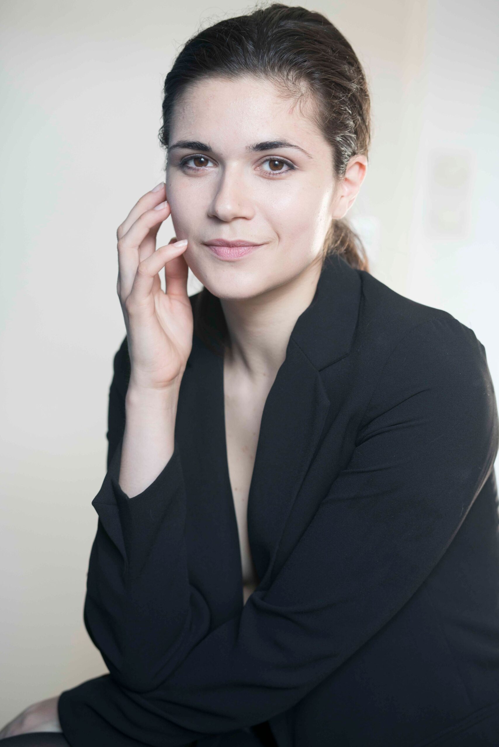 7-estelle-c-main-book-victor-talent-spotters