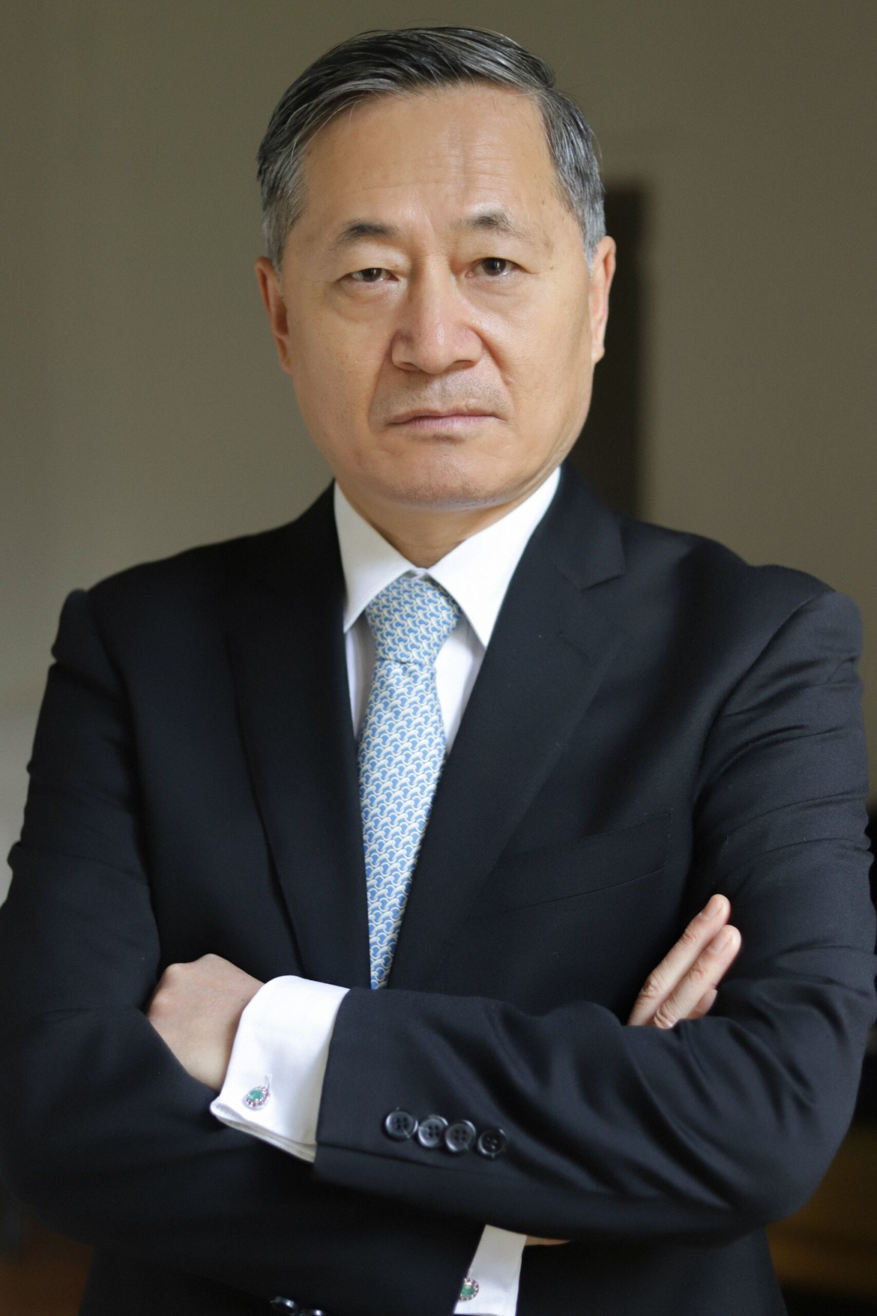 3-yves-y-main-book-victor-talent-spotters