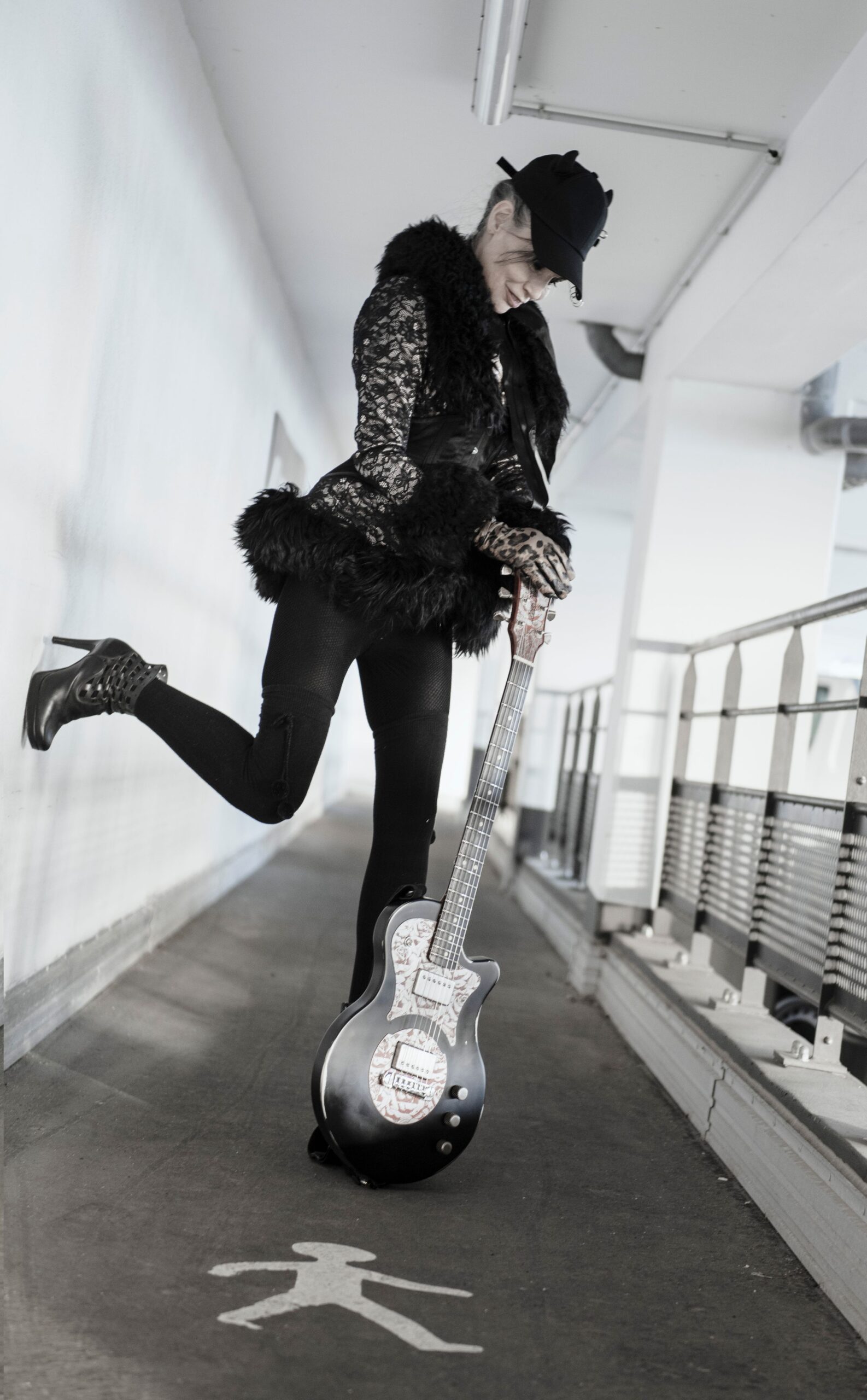 13-mona-s-main-book-victor-talent-spotters