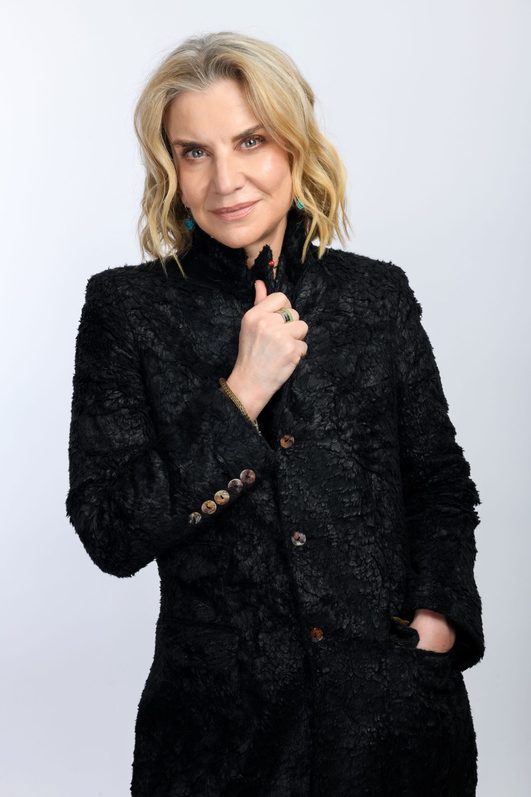 2-holly-h-main-book-victor-talent-spotters