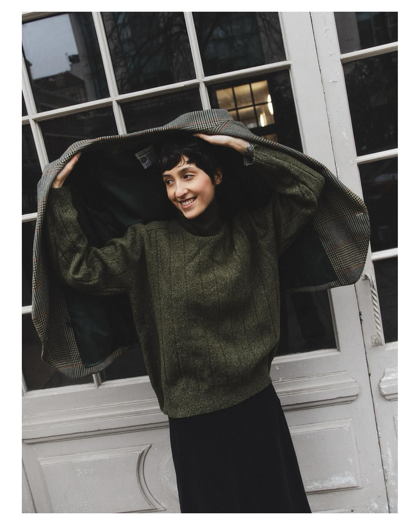 16-angele-f-main-book-victor-talent-spotters