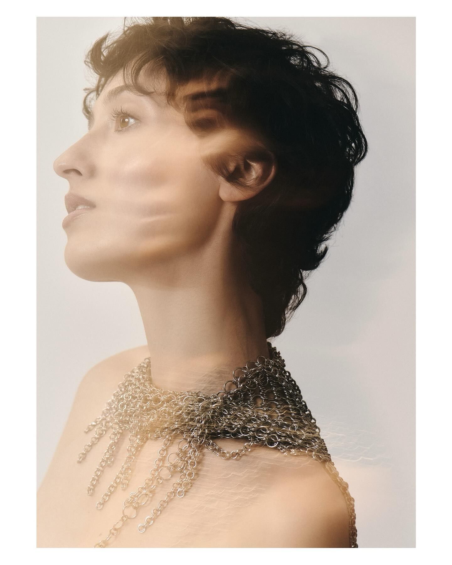 8-angele-f-main-book-victor-talent-spotters