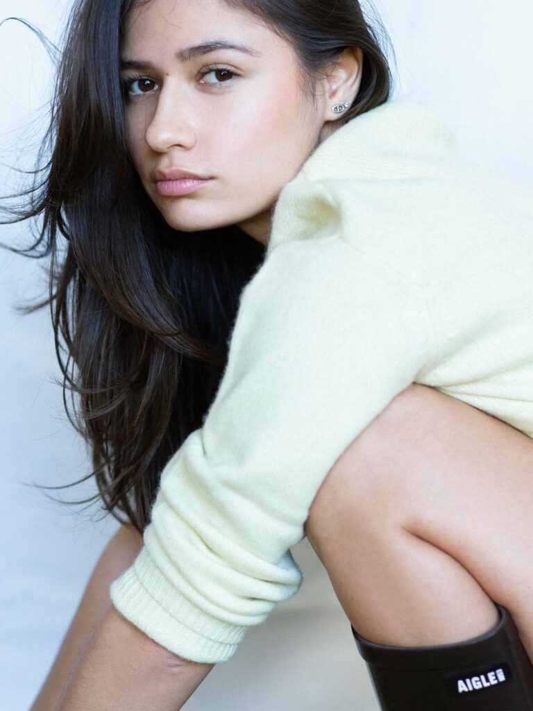 LOLA L — photo 1