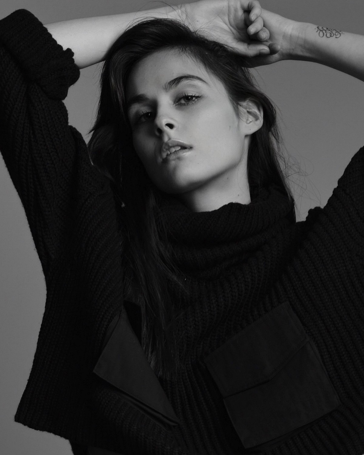LAURA — photo 1