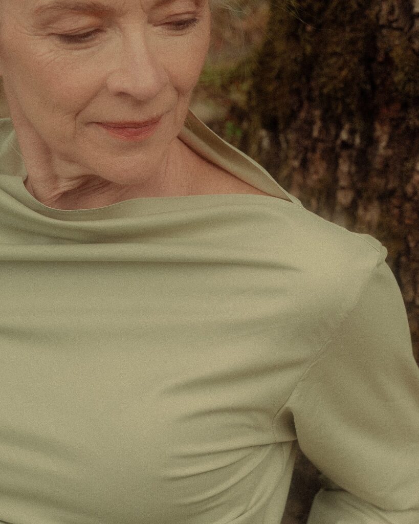 CAROLE B — photo 1