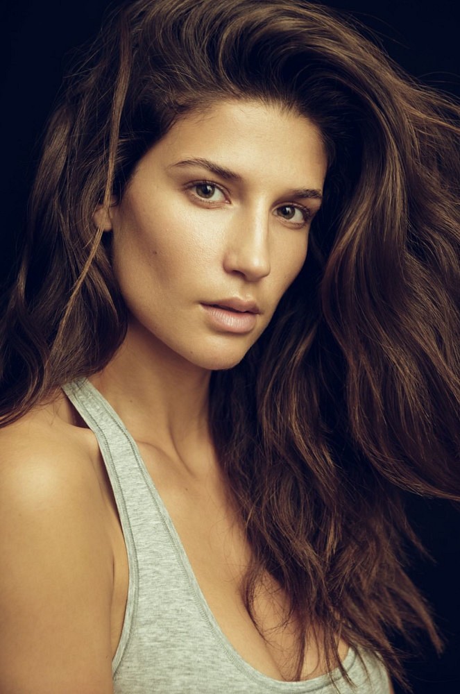 AURIANNE S — photo 1